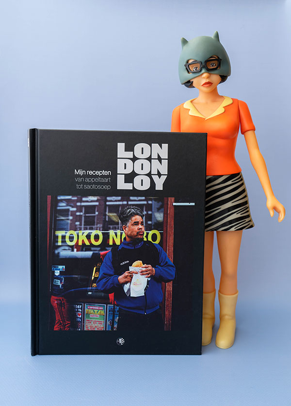 London Loy's cookbook Mijn Recepten with a Enid Coleslaw doll from Ghostworld.