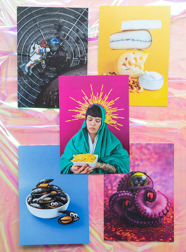 An overview of the 5 postcards described in the product page on a luminescent pink background.